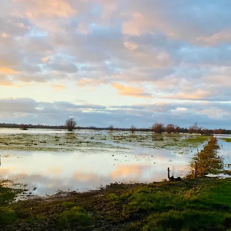De Ninon - Le Refuge Des Parachutistes - En Bordure Du Marais Bed & Breakfast Neuville-au-Plain